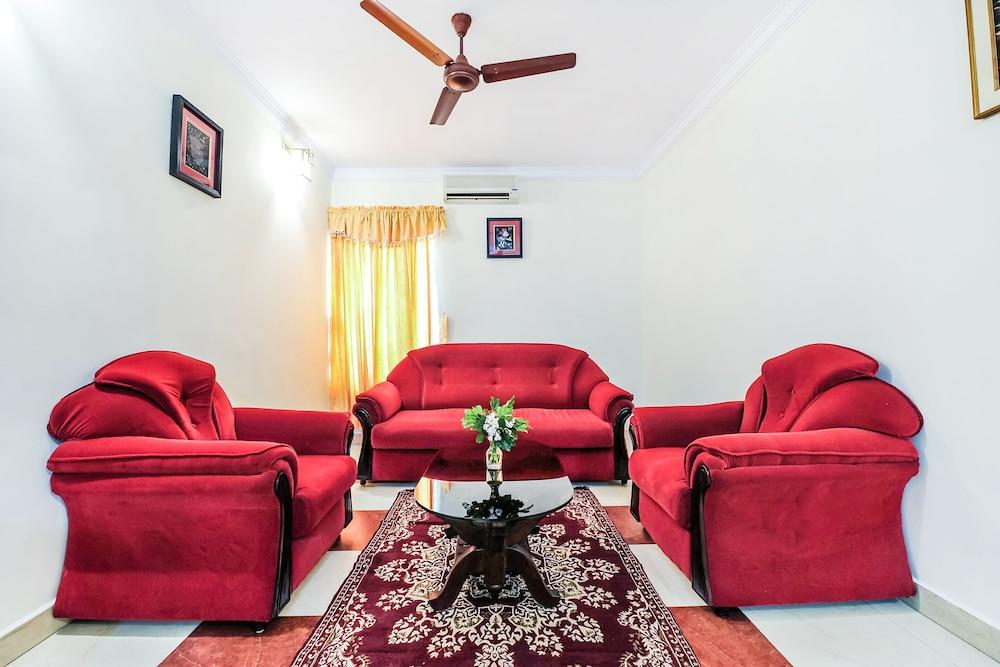 FabHotel Kangappadan Residency - Lobby Sitting Area