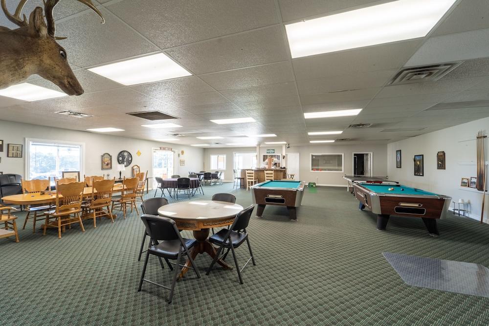 Dothan National Golf Club and Hotel - Game Room