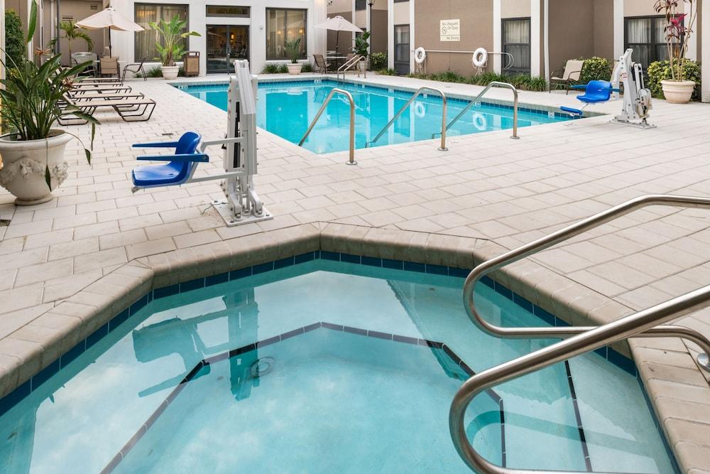 Hampton Inn & Suites Orlando/East UCF Area - Outdoor Pool