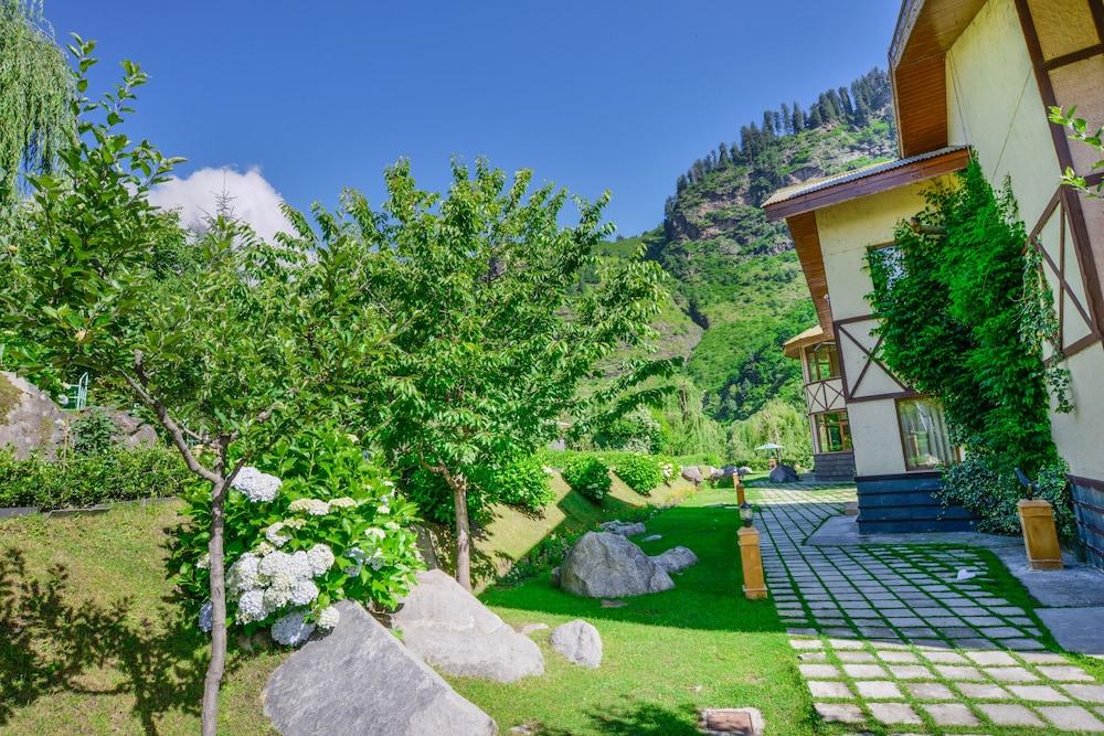 Solang Valley Resort - Property Grounds