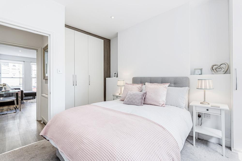 2 Bedroom Portobello Notting Hill Apartment - Featured Image