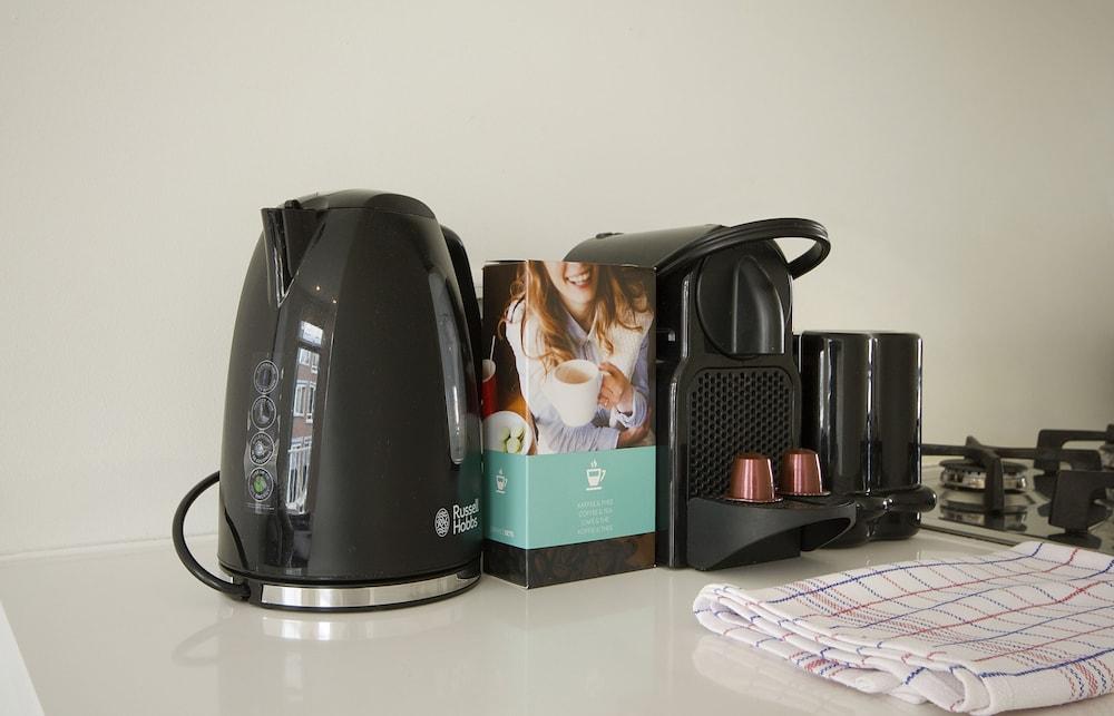 Ruby van Gogh Apartments - Coffee and/or Coffee Maker
