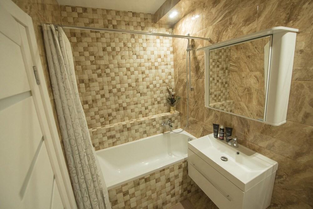 Flatsis Apartment Svobody 12 - Bathroom
