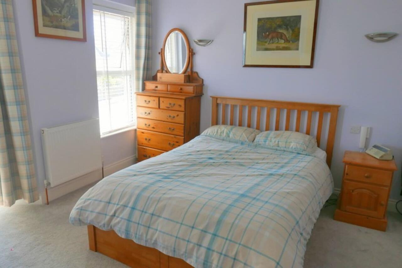 Elegant Edwardian 4-Bed House in Swanage Sea Views - sample desc