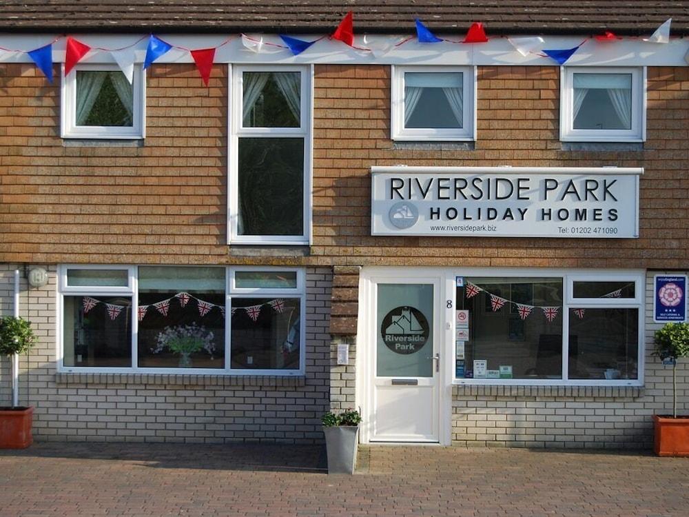 Riverside Park Self Catering Holidays - Exterior