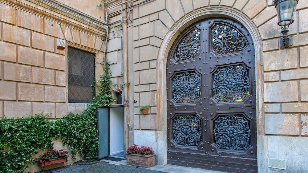 Rental In Rome Orsini Apartment - Exterior detail