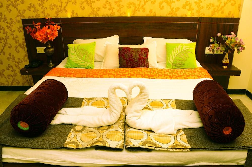Hotel Gowtham - Room