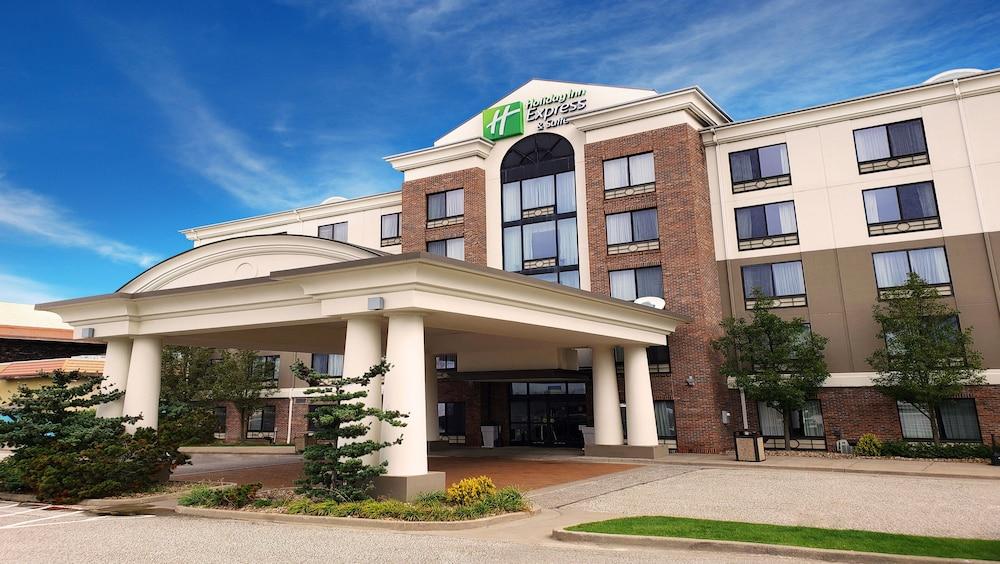 Holiday Inn Express Hotel & Suites Erie (Summit Township), an IHG Hotel - Featured Image