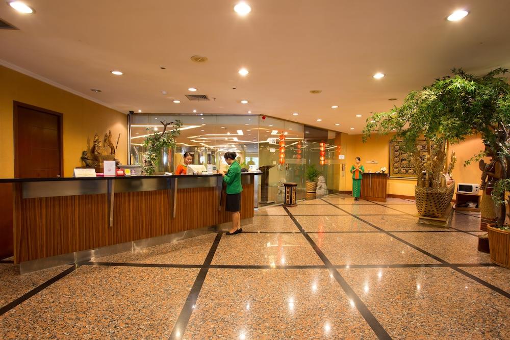 Classic Hotel - Lobby