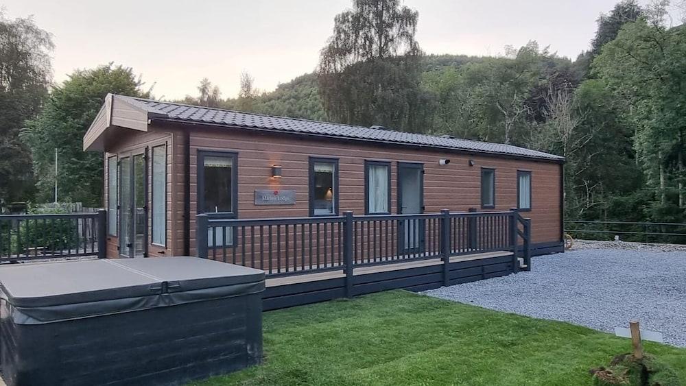 Luxury 3-bed Lodge in Crieff - Featured Image