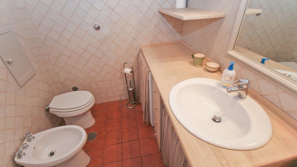 Rental in Rome Leonardo da Vinci - Bathroom
