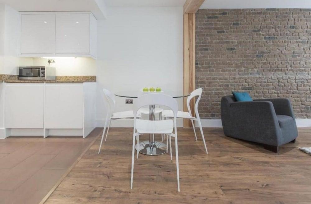 Valet Apartments Limehouse - Living Area