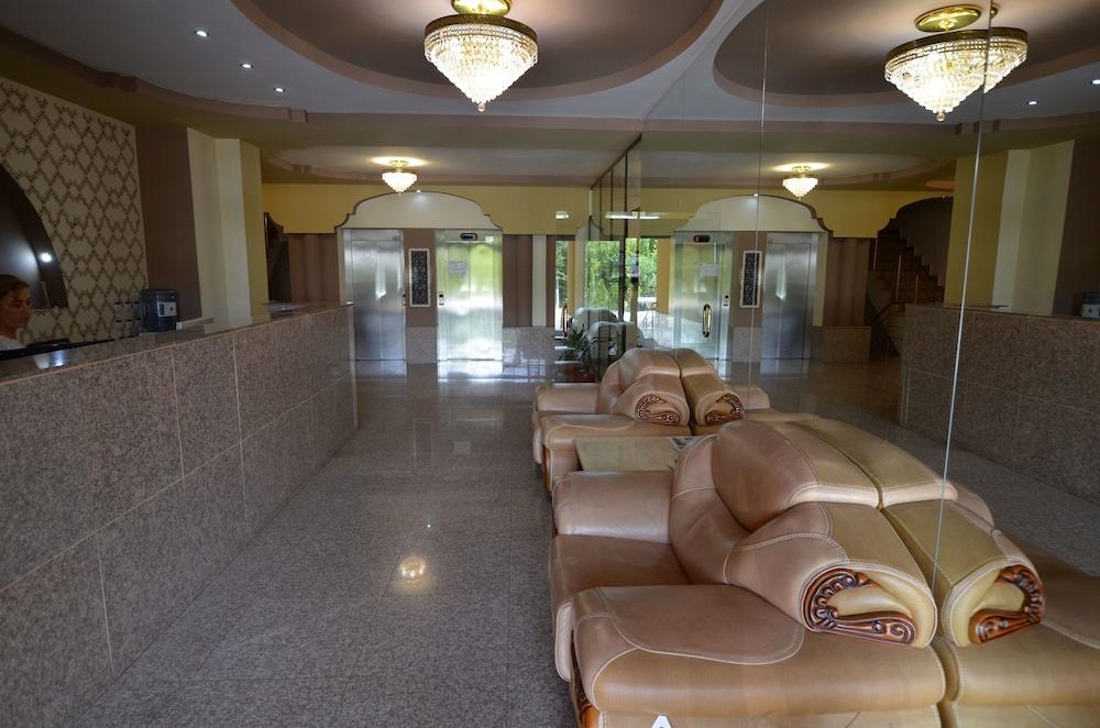 Divan Residence Apartments - Lobby Sitting Area