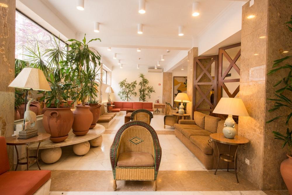 Amazonia Lisboa Hotel - Lobby Sitting Area