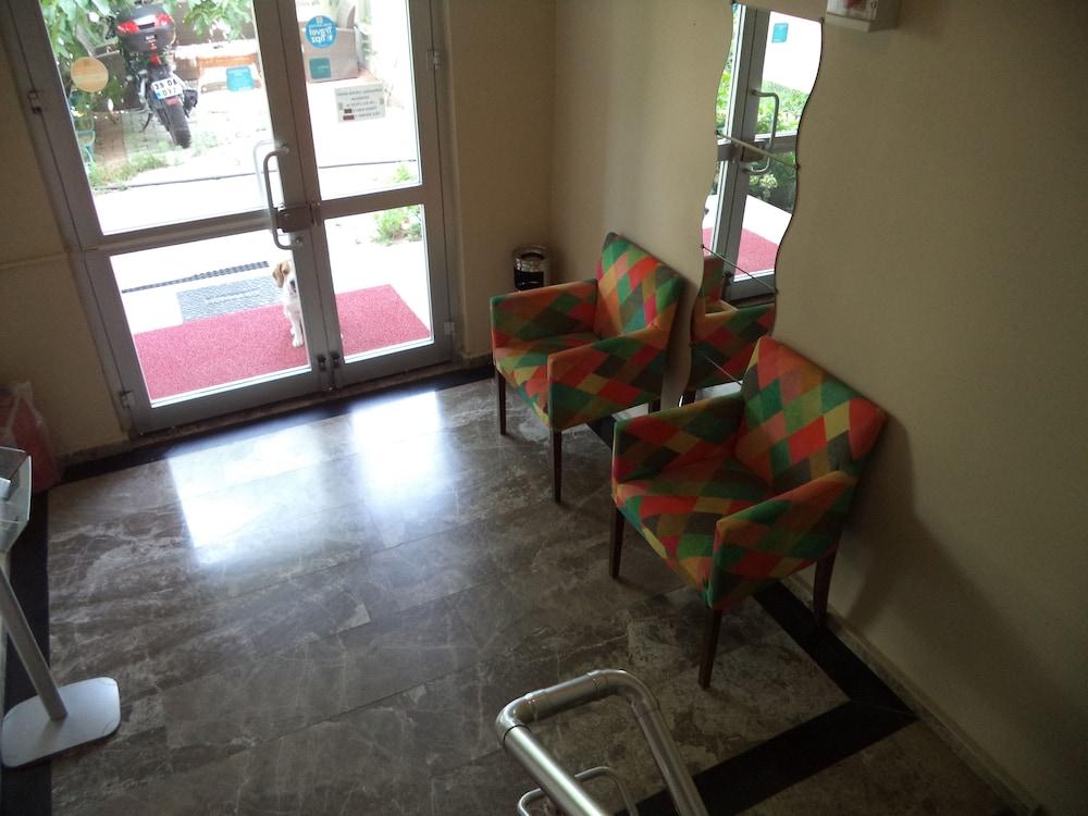 Karaagac Green - Lobby Sitting Area