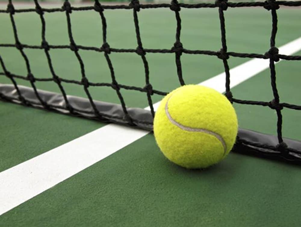 Hotel Garden - Tennis Court