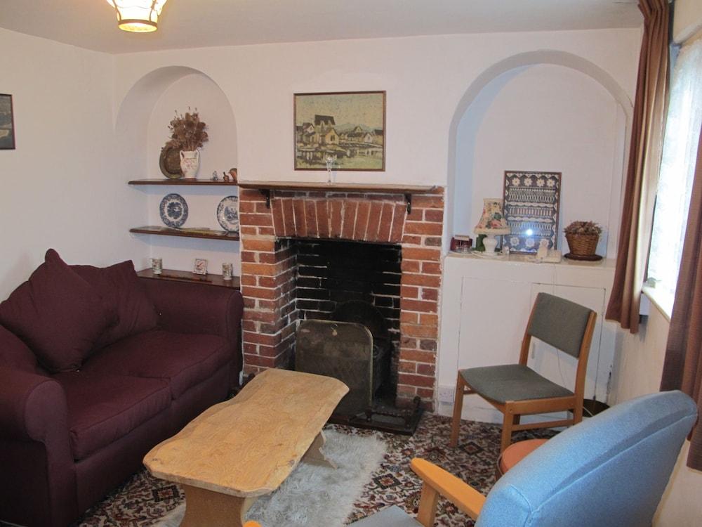 Stanpit Cottage With Scenic Views - Interior