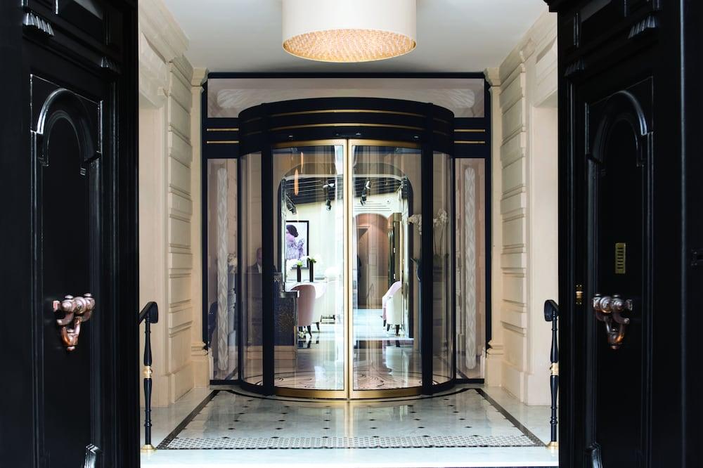 Hotel Le Narcisse Blanc & Spa - Interior Entrance