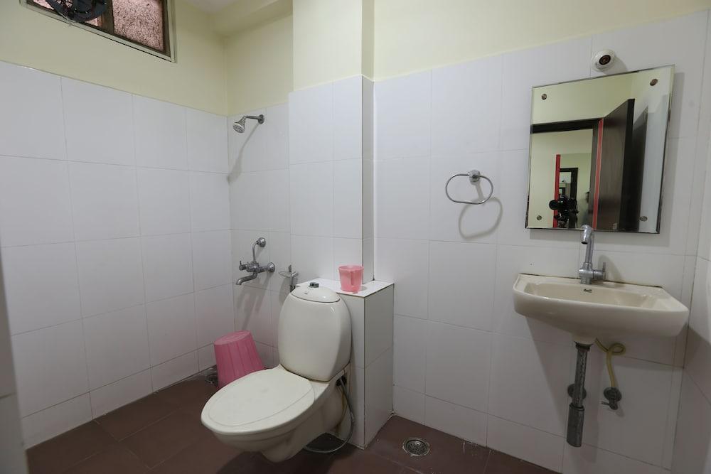 Hotel VJR Residency - Bathroom