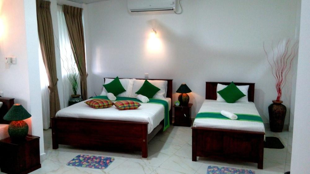 Green Tulip Hotel Kandy - Room