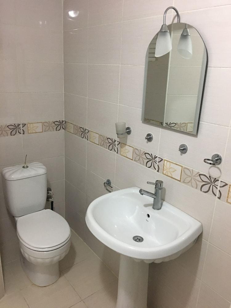 Abbasi Apart - 3 - Bathroom