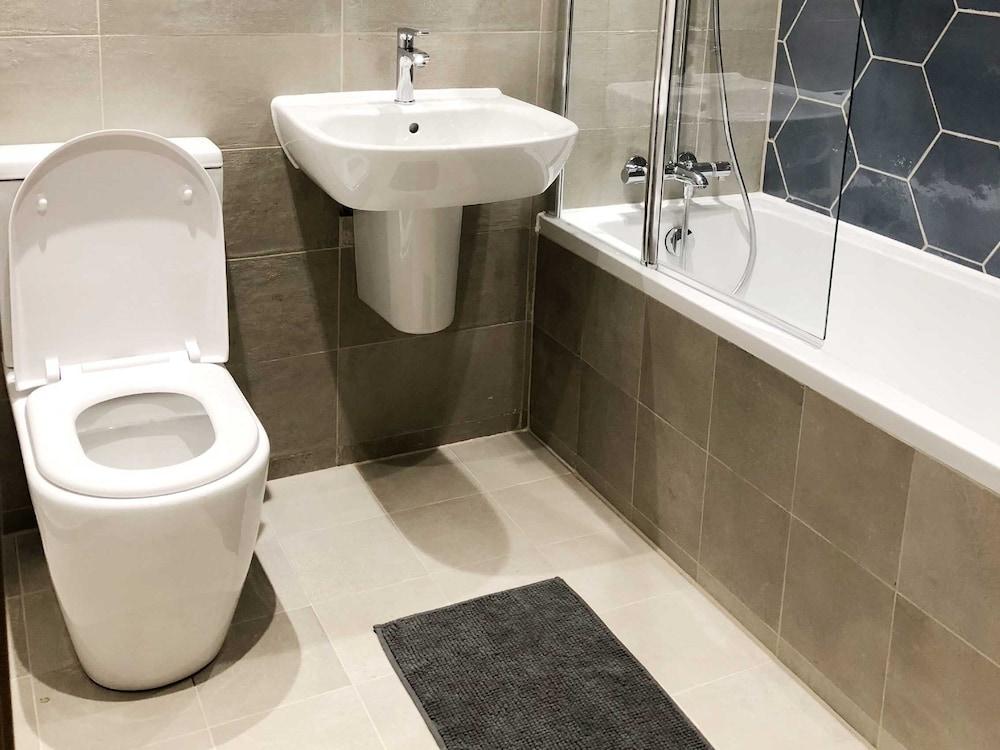 Elegant Plus - Bathroom