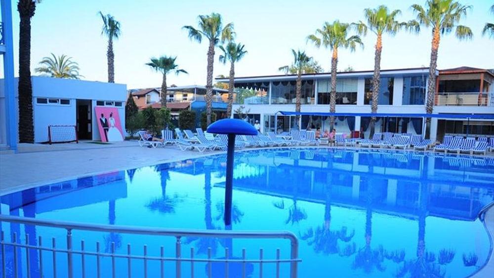 Blue Sky Hotel - Outdoor Pool