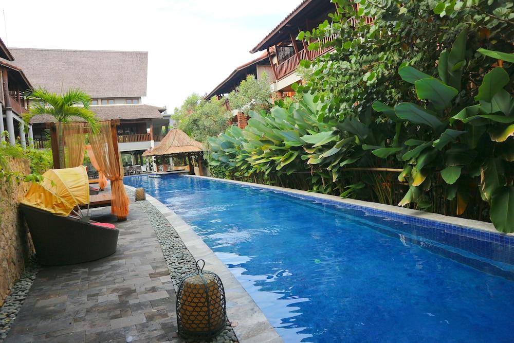 Grand Mega Resort and Spa Cepu - Outdoor Pool