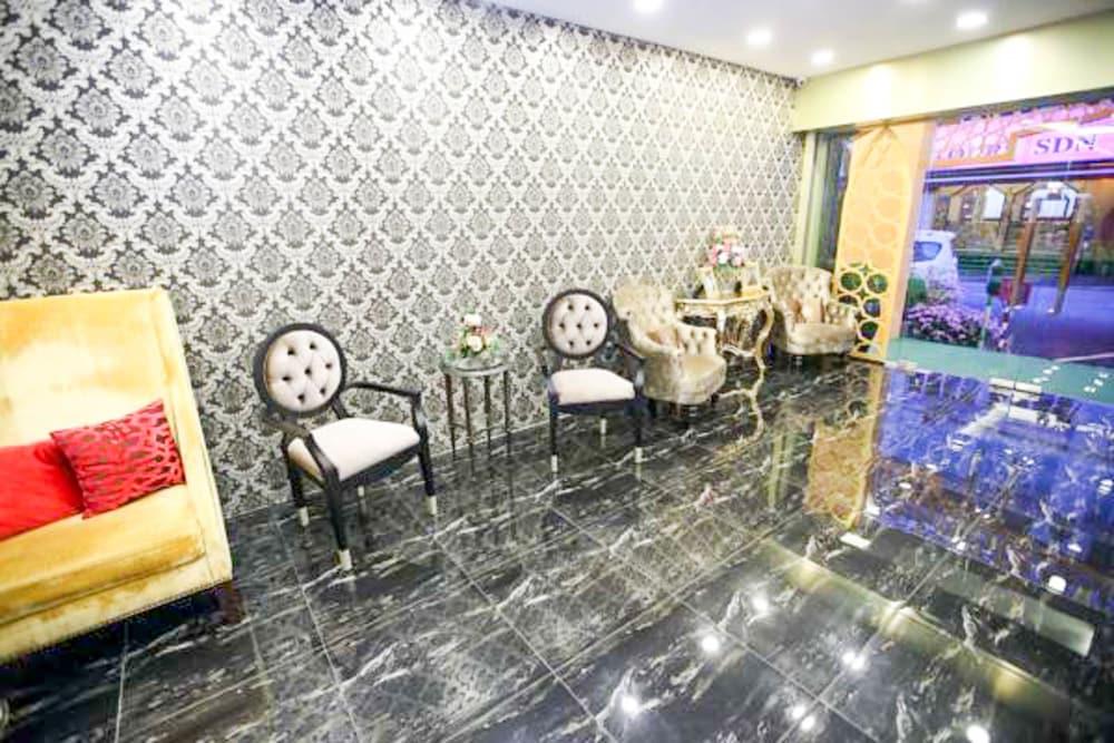 Al Khatiri Hotel - Lobby Sitting Area