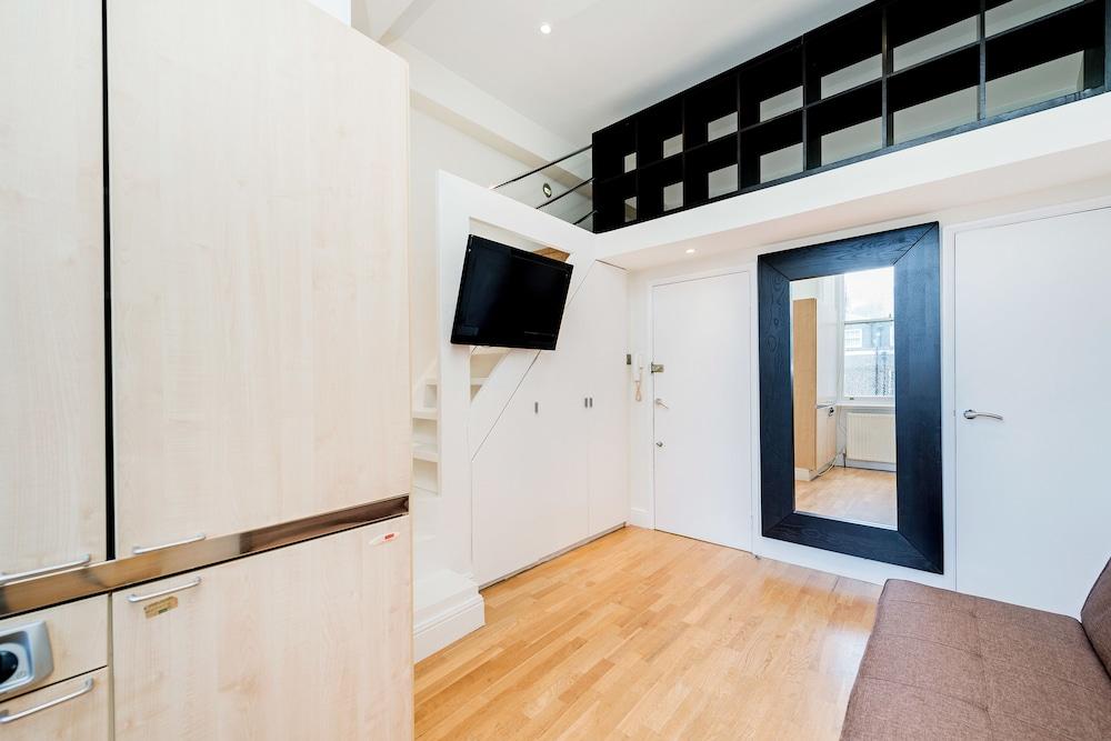 24 43 Stunning Studio in Notting Hill - Featured Image