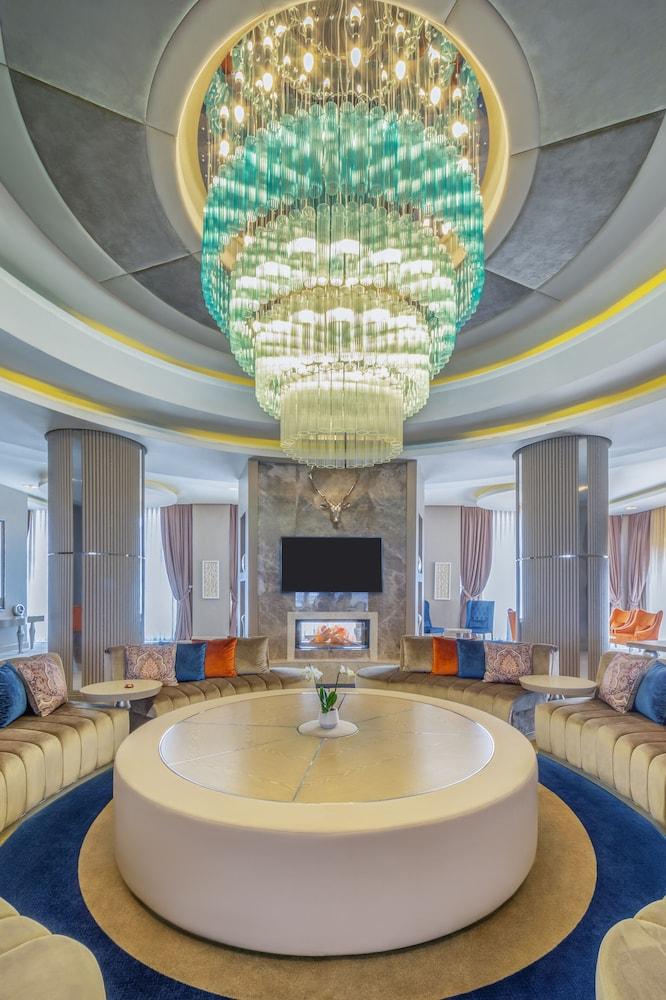 Qafqaz Tufandag Mountain Resort Hotel - Lobby Sitting Area