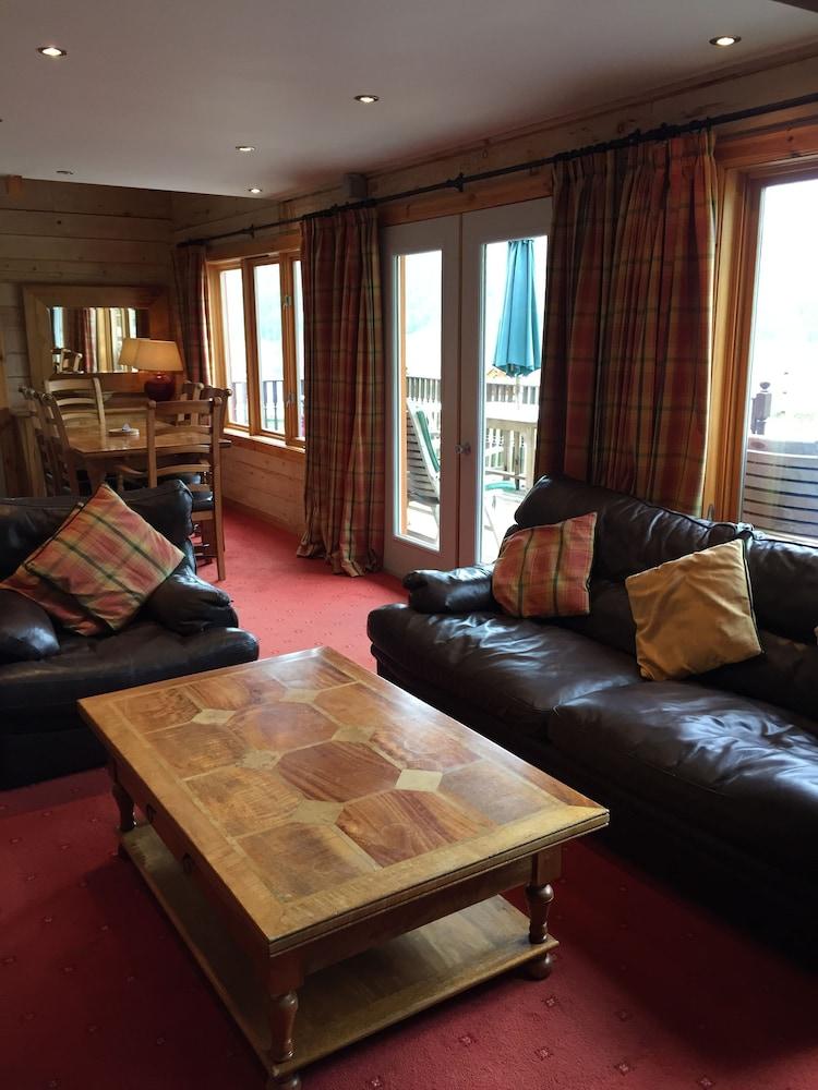 Lodges on Loch Ness - Living Room