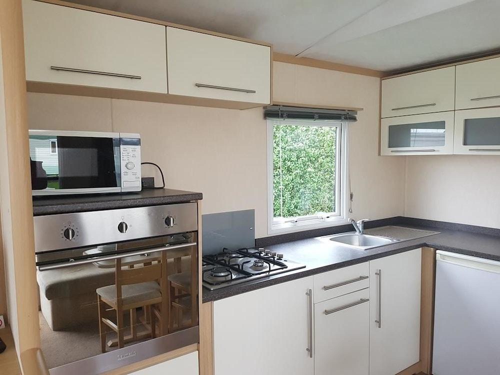 Ingoldale Holiday Park - Private kitchen