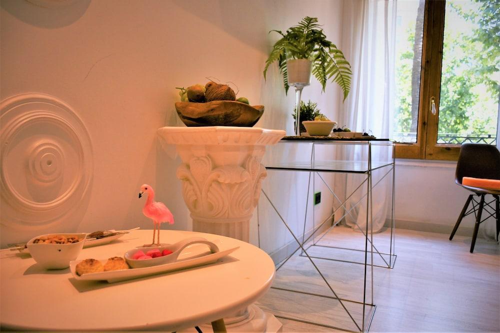 Dreamkeys Apartments & Suites - Interior Detail