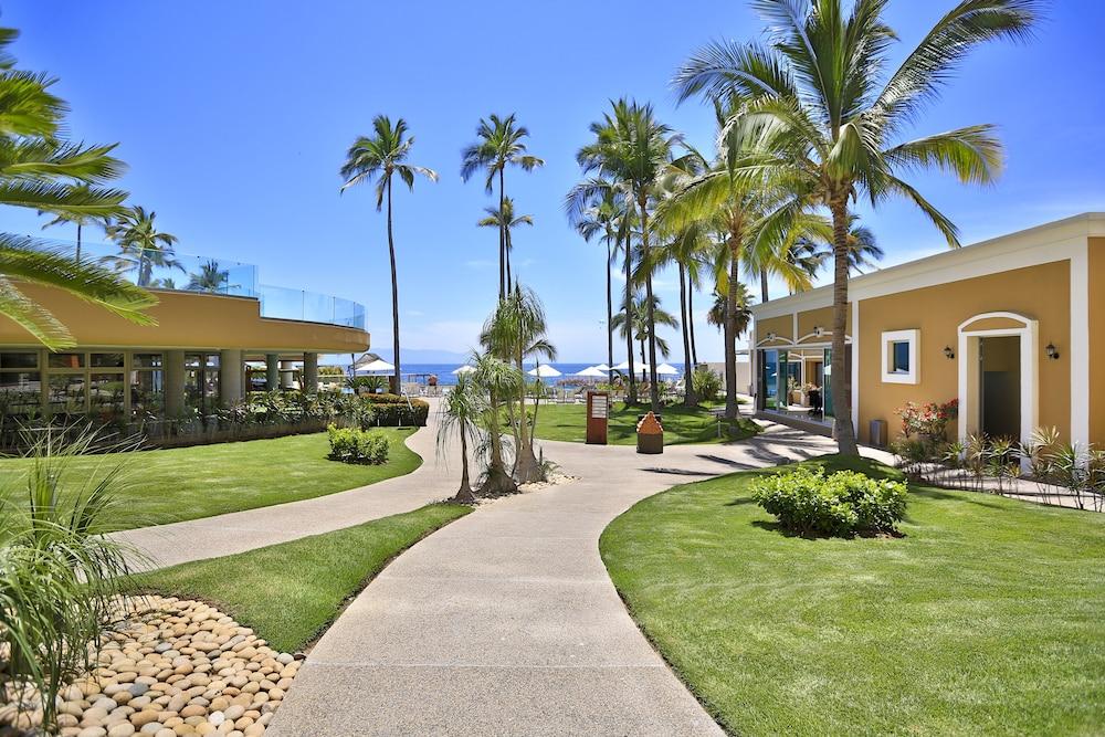 Sunset Plaza Beach Resort & Spa Pto Vallarta All Inclusive - Property Grounds
