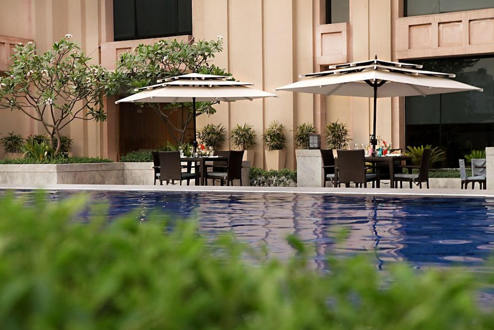The Metropolitan Hotel and Spa New Delhi - Outdoor Pool