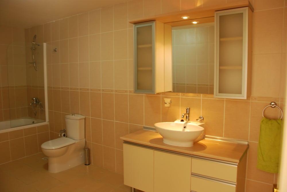 Cetinkaya Apartments - Bathroom
