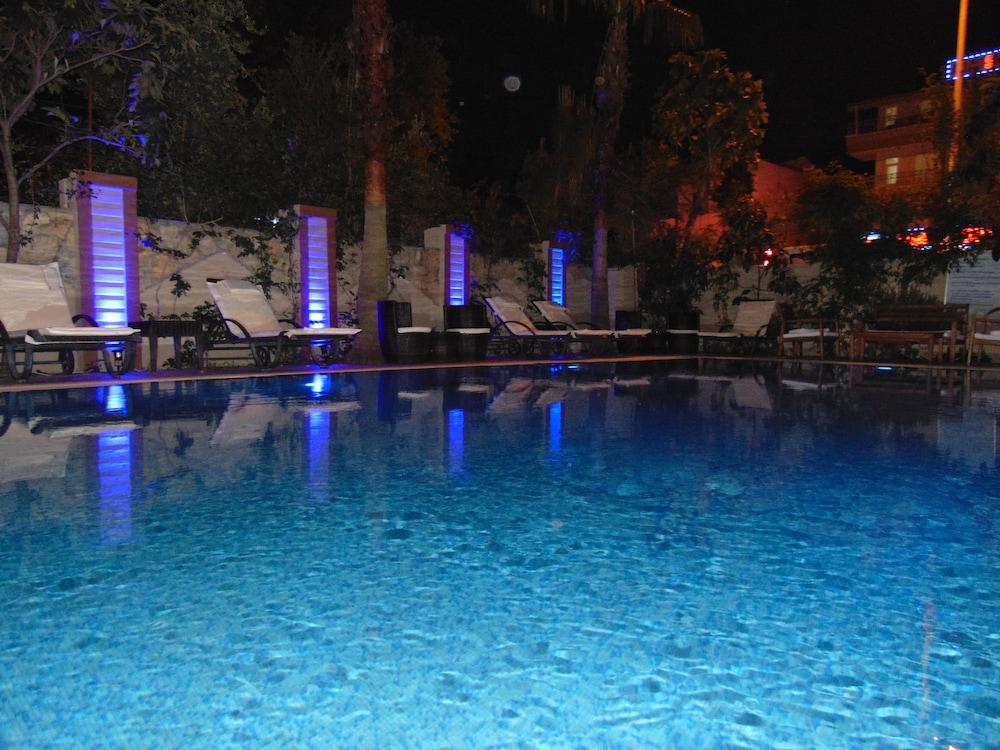 Boutique Nergiz Hotel - Outdoor Pool