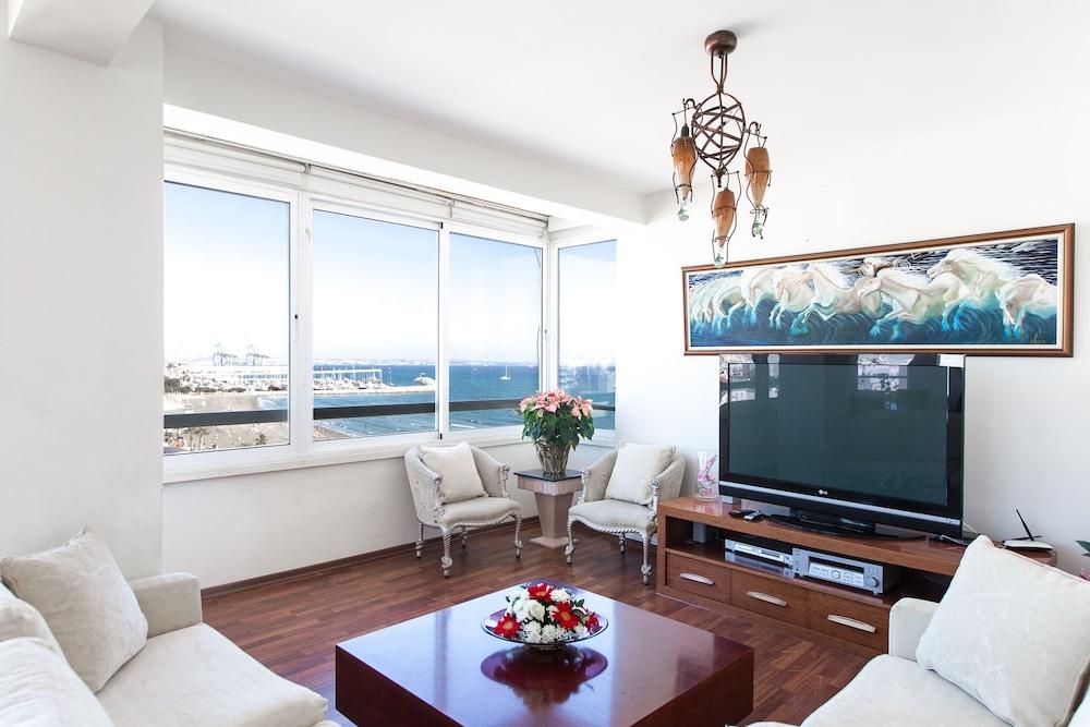 Laila's Seaview Penthouse Apartments - Featured Image