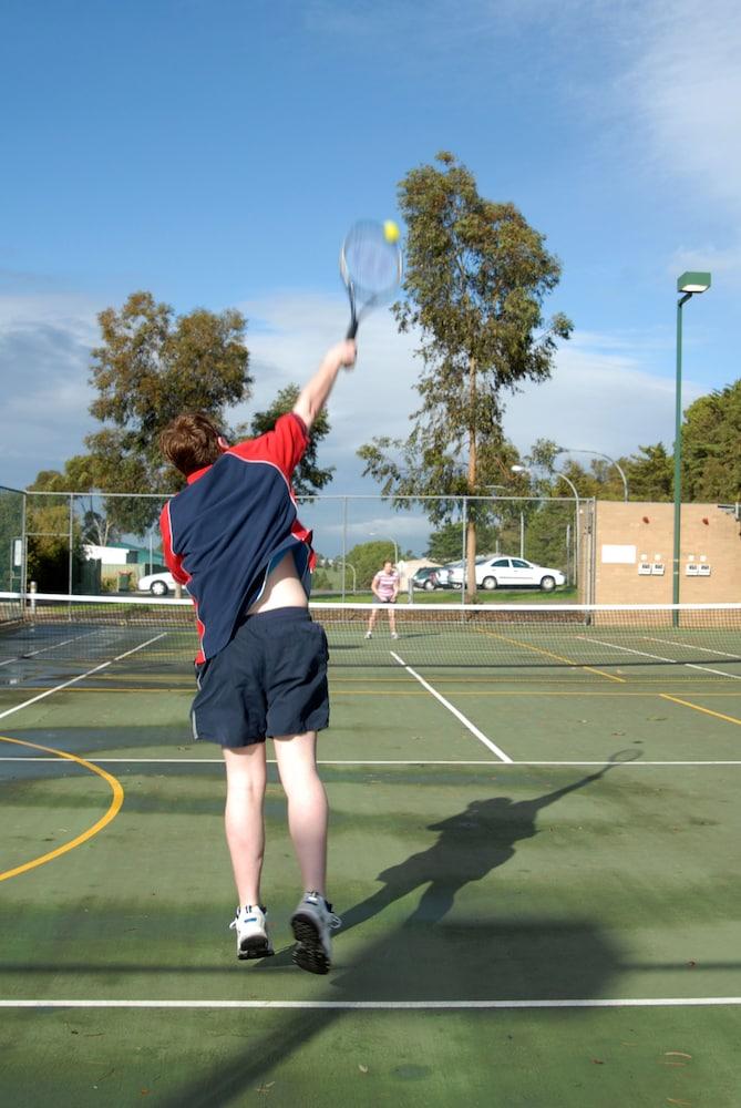 Deakin Geelong Units - Tennis Court