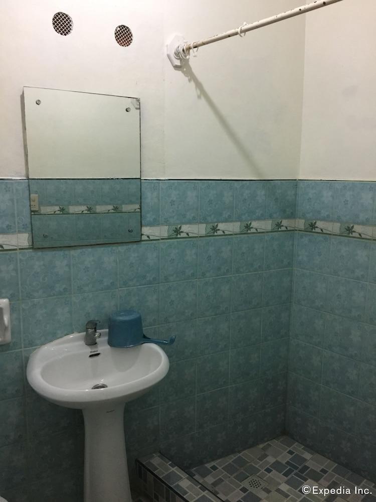 Aquatica Beach Resort - Bathroom Sink