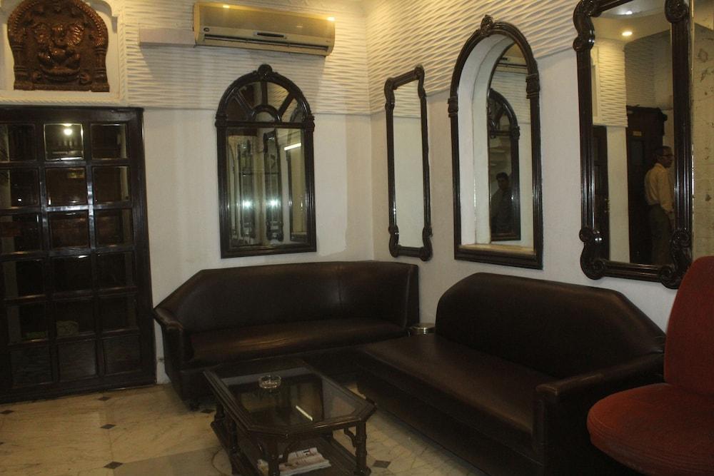 Hotel Heera - Lobby Sitting Area
