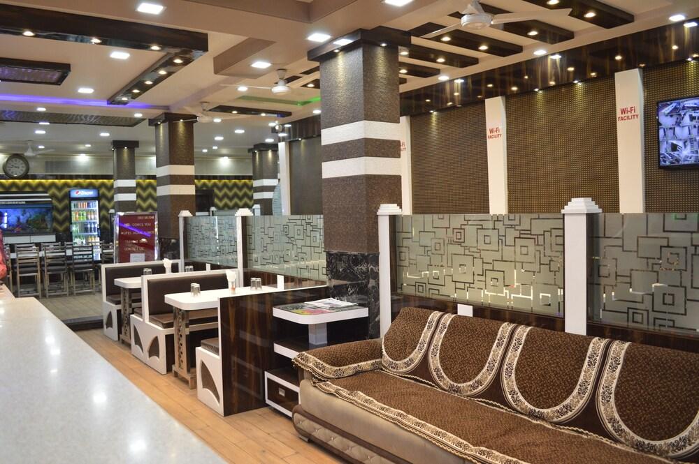 Hotel Royal Ajmer - Lobby Sitting Area