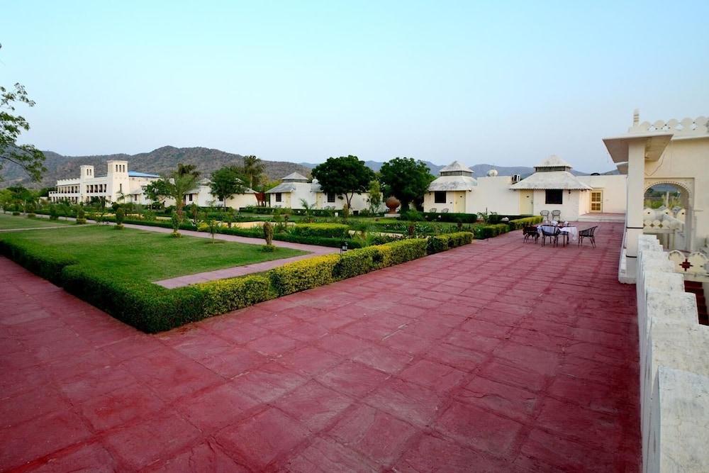 Aaram Baagh Pushkar - Property Grounds