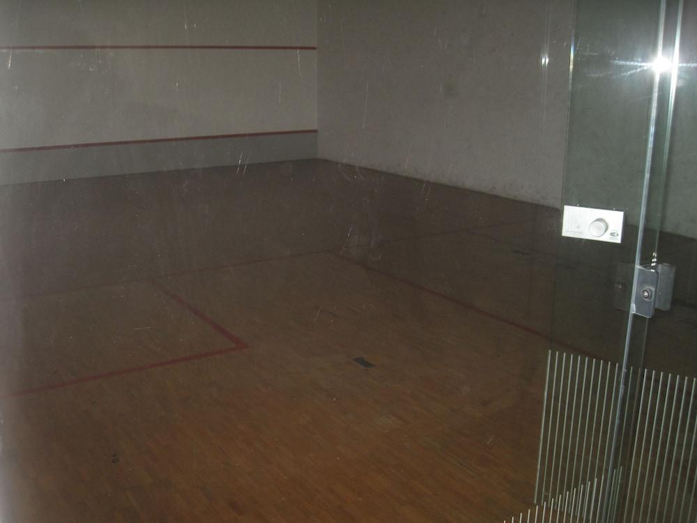 بوتيل كاسا تيارا - Sport Court