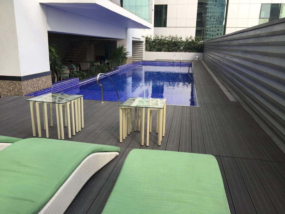 Currency Serviced Suites - Rooftop Pool