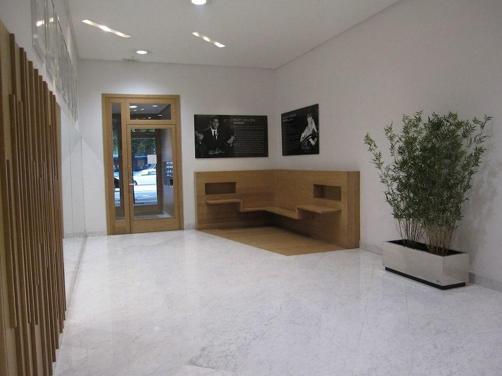 Amara Astoria - Luxury Apartments - Interior Entrance