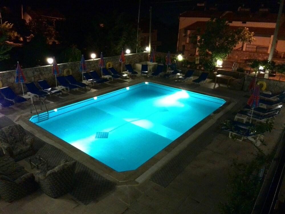 بويراز هوتل - Outdoor Pool