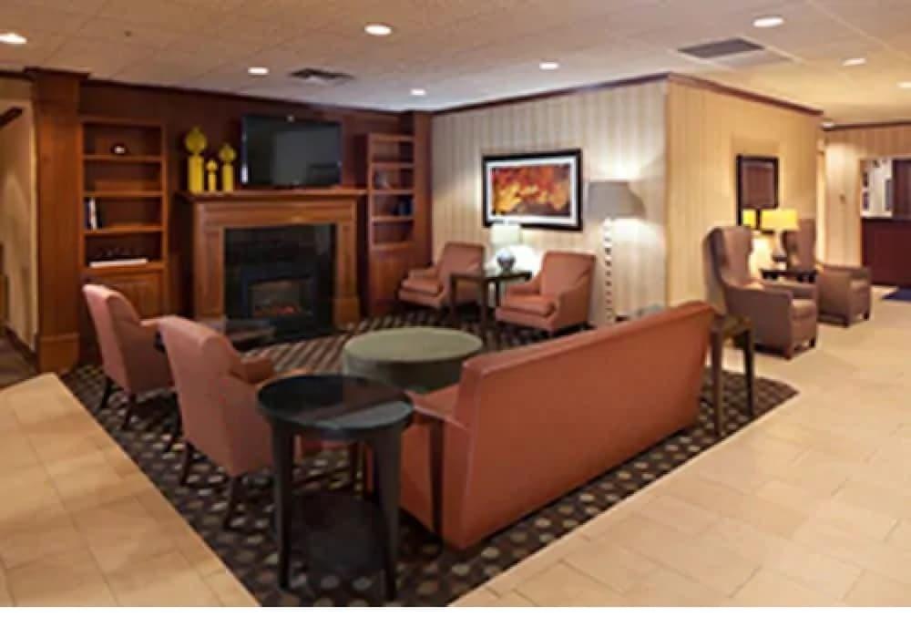 Kahler Inn and Suites - Mayo Clinic Area - Lobby
