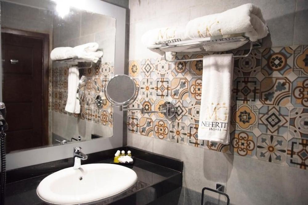 MG Nefertiti Hotel - Bathroom
